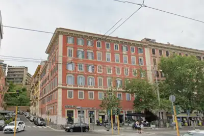 Negozio in vendita, Piazza Ippolito Nievo, Roma