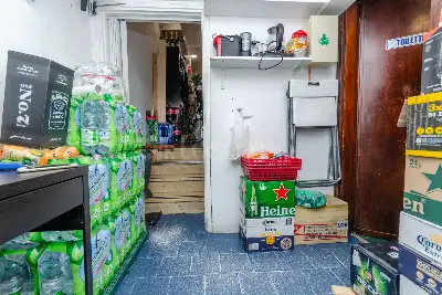 Negozio in vendita, Via Parmigianino, Milano