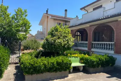 Villa Bifamiliare in vendita, Via Mari, Pomezia