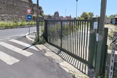Capannone in vendita, Via Frascati, Roma