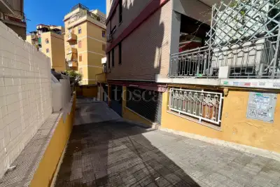 Box in vendita, Via Isidoro del Lungo, Roma