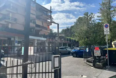 Negozio in vendita, Via Al Sesto Miglio, Roma