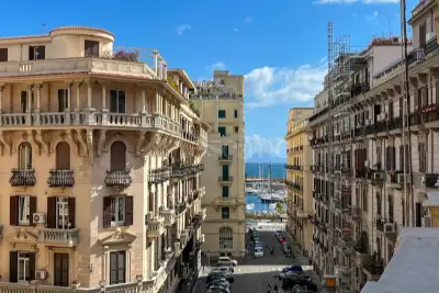 Casa in vendita, Via Santa Lucia, Napoli