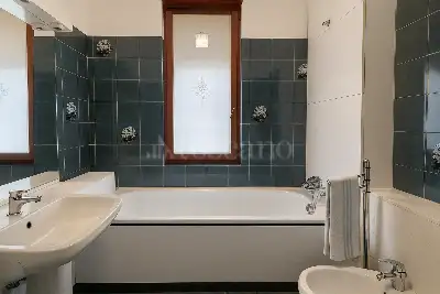 Casa in vendita, Piazza Alessandro Manzoni, Carnate