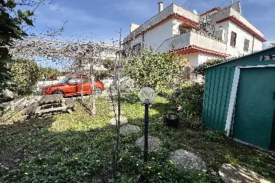 Villa in vendita, Via Dora Baltea, Pomezia