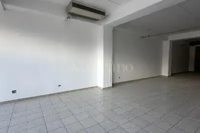Negozio in affitto, Via Tiburtina Valeria, Avezzano