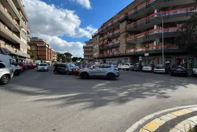 Negozio in affitto, Viale Giuseppe Sirtori, Roma