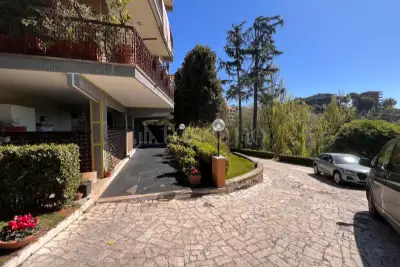 Casa in vendita, Via Quadroni, Roma