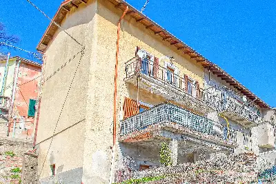 Casa Indipendente in vendita, Via Roma, Cuasso al Monte