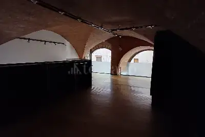 Negozio in affitto, via camollia, Siena