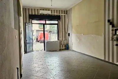 Negozio in affitto, Via Francesco Tedesco, Avellino