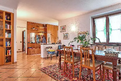 Villa in vendita, Via Ferruccio Pellini, Marchirolo