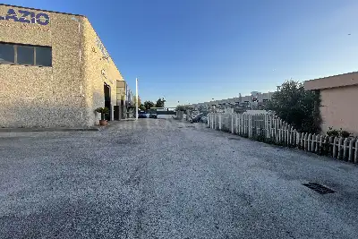 Capannone in vendita, Via dei Castelli Romani, Pomezia