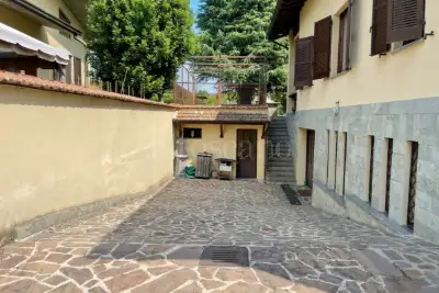 Villa in vendita, Via Fratelli Rosselli, Lograto