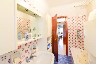 Casa in vendita, Via Deledda, Como