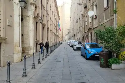 Negozio in affitto, Via Università, Cagliari