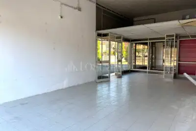 Negozio in affitto, Via del Ponte delle Sette Miglia, Roma