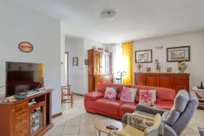 Casa in vendita, Via P. Bozzolo, Marchirolo