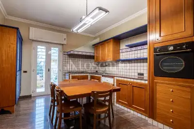 Ufficio in affitto, Via Alessandro Manzoni, Bari