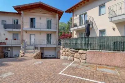 Villa Bifamiliare in vendita, Viale Ernesto Thomas, Brusimpiano