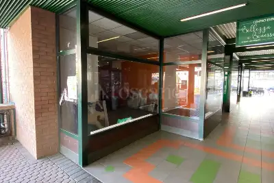 Negozio in affitto, Via Valle, Lavena Ponte Tresa