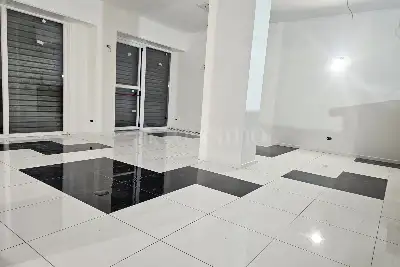 Negozio in vendita, Via Terenzio, Latina