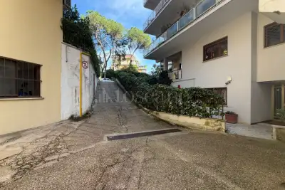 Box in vendita, Piazza Lapo Gianni, Roma