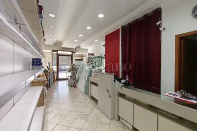 Negozio in affitto, Viale Commenda, Brindisi