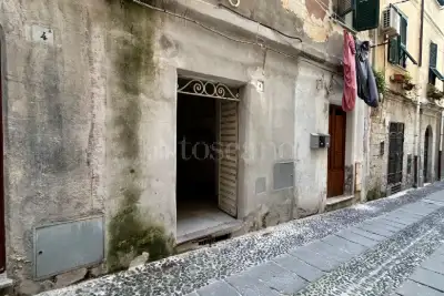 Negozio in vendita, Vicolo Bertolinis, Sassari
