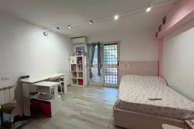 Villino a Schiera in vendita, Via Ipparco di Nicea, Roma