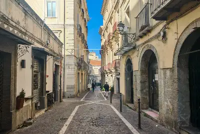 Negozio in affitto, Via Menniti Ippolito, Catanzaro