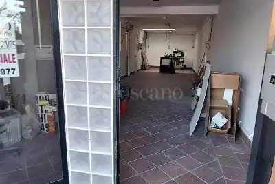 Negozio in vendita, Via Volturno, Latina