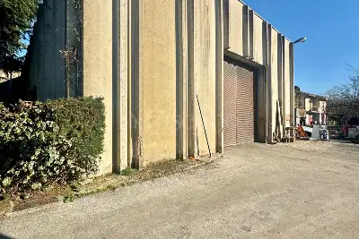 Capannone in affitto, Via variante est, Manocalzati