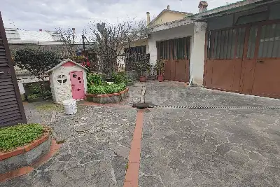 Villino a Schiera in vendita, Via Lunga di Cafaggio, Prato