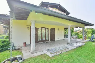 Villa in vendita, Via Edmondo De Amicis, Fino Mornasco