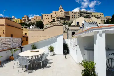 Palazzo in vendita, Via San Giovanni, Cagliari