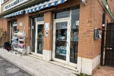Negozio in vendita, Via Coni Zugna, Fiumicino