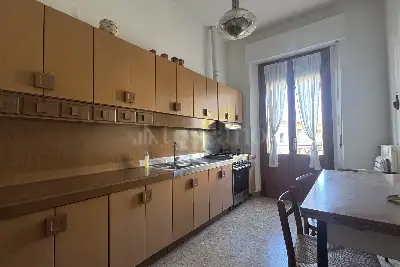 Villino a Schiera in vendita, Via Edmondo de Amicis, Prato