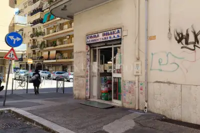 Negozio in vendita, Via Eratostene, Roma