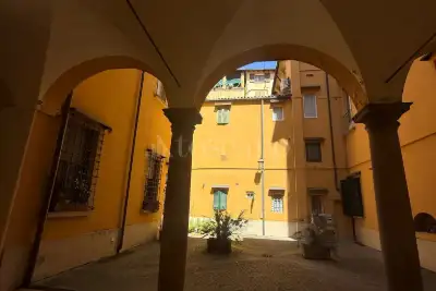 Casa in vendita, Via Castiglione, Bologna