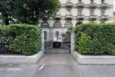 Box in affitto, Viale Luigi Majno 8, Milano