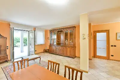 Casa in vendita, Via Riazzolo, Erba