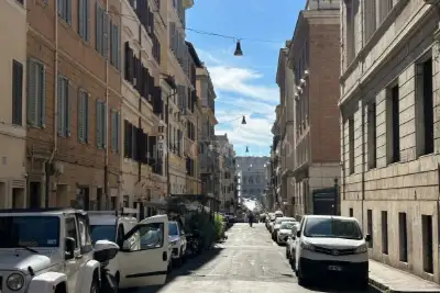 Negozio in vendita, Via dei Serpenti, Roma