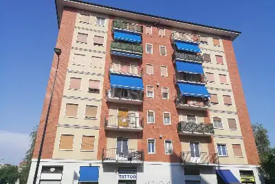 Negozio in affitto, Viale Legioni Romane, Milano