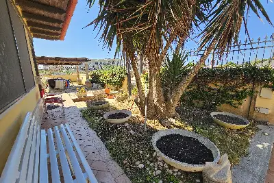 Villa in vendita, Via Rumenia , Pomezia