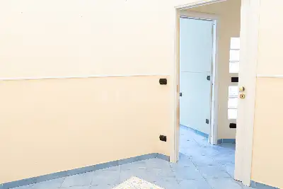 Casa in vendita, Via Maddaloni, Napoli