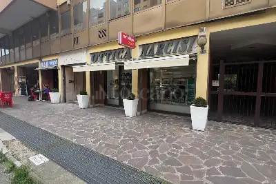 Negozio in affitto, Viale Marx, Roma