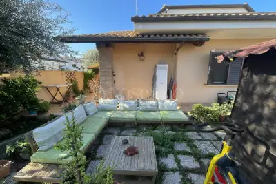 Villa Plurifamiliare in vendita, Via delle Primule, Pomezia