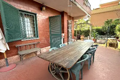 Villino a Schiera in vendita, Via degli Ossoli, Roma