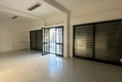 Negozio in affitto, Via Giuseppe Garibaldi, Avezzano